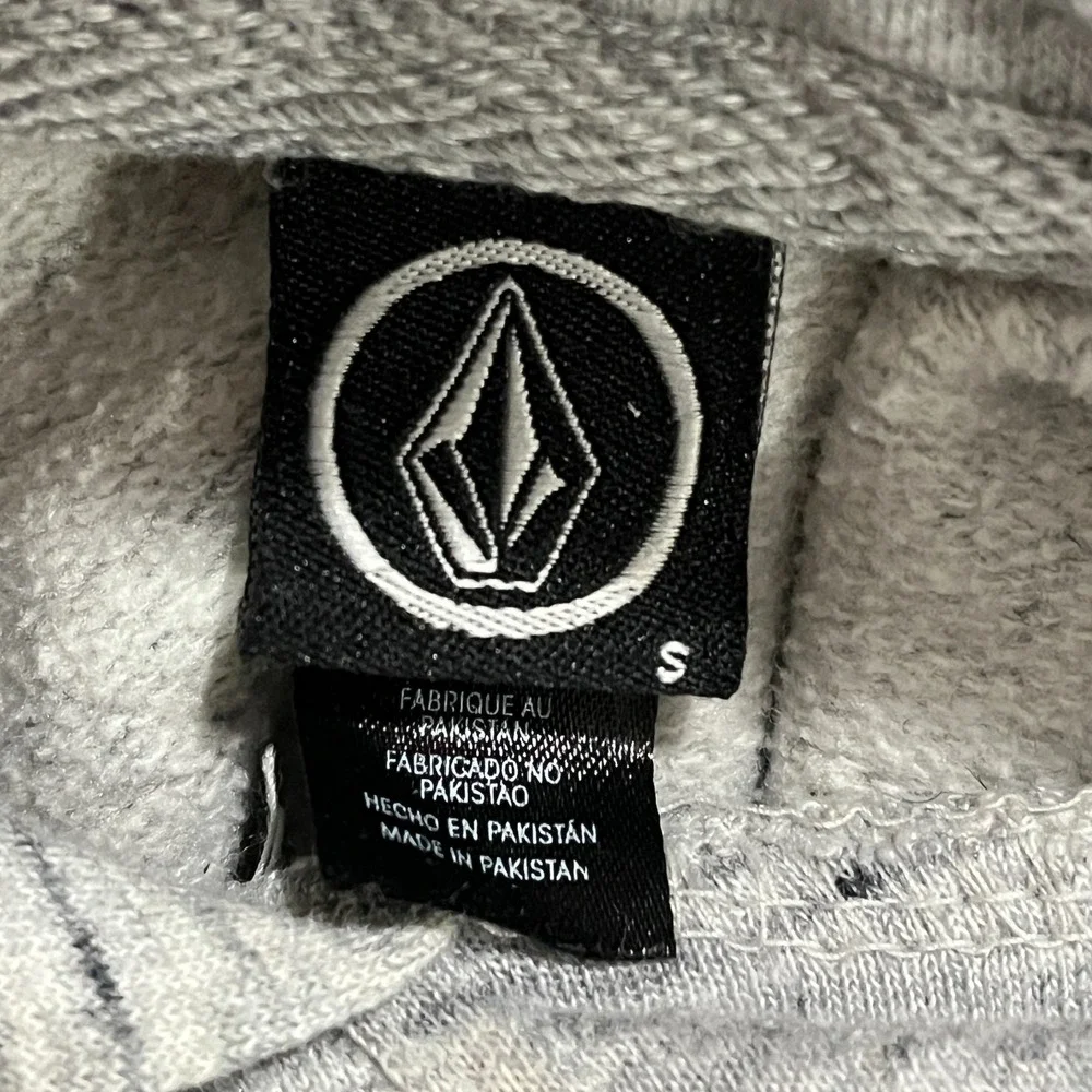 Volcom Pullover Hoodie Mens Small Gray Fleece Lined Long Sleeve Kangaroo Pocket